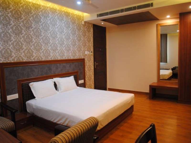 Capital O 4535 Hotel Uma Palace Varanasi Exterior photo