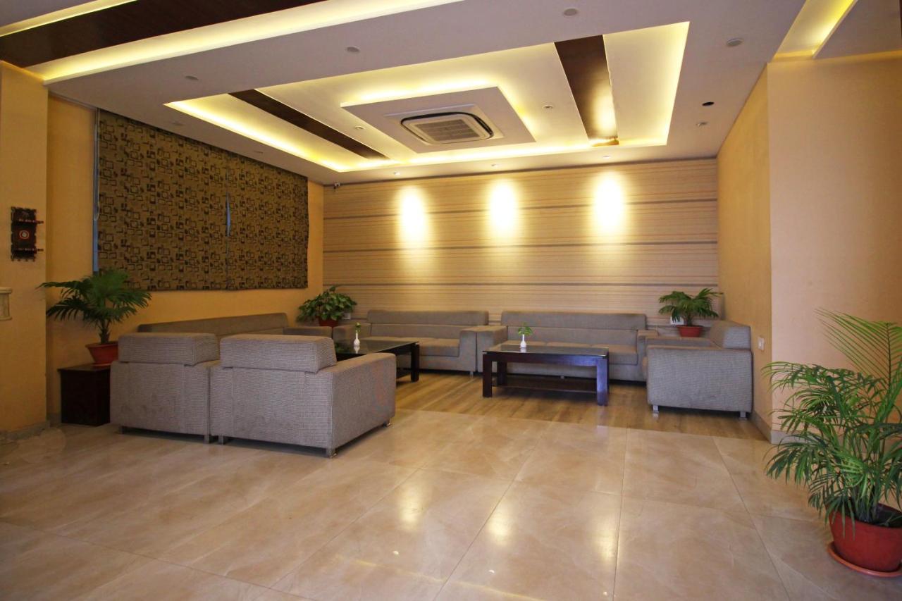 Capital O 4535 Hotel Uma Palace Varanasi Exterior photo