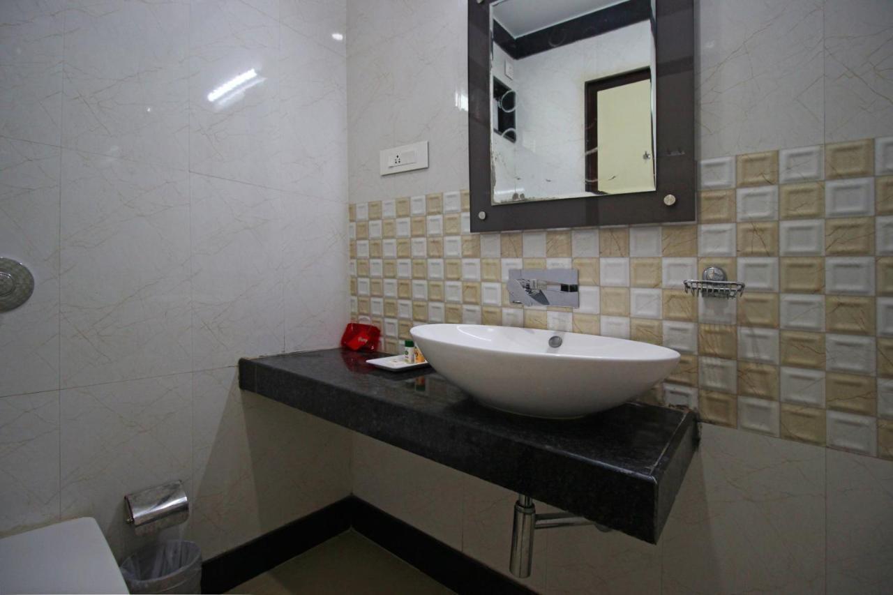 Capital O 4535 Hotel Uma Palace Varanasi Exterior photo