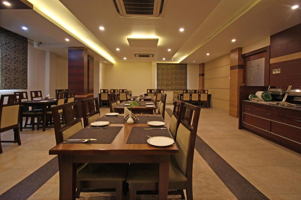 Capital O 4535 Hotel Uma Palace Varanasi Exterior photo