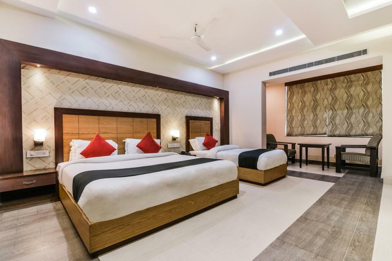 Capital O 4535 Hotel Uma Palace Varanasi Exterior photo