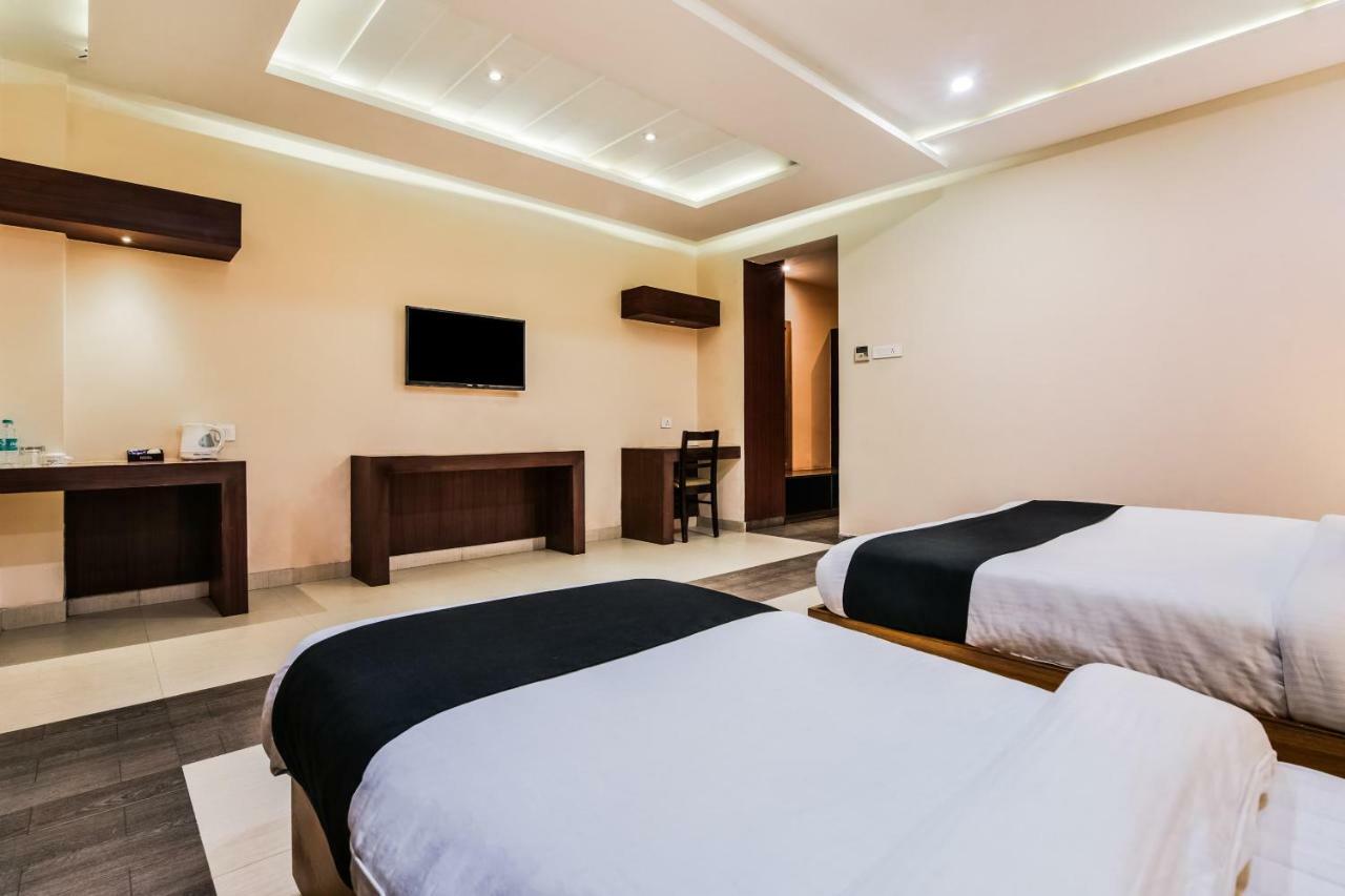 Capital O 4535 Hotel Uma Palace Varanasi Exterior photo